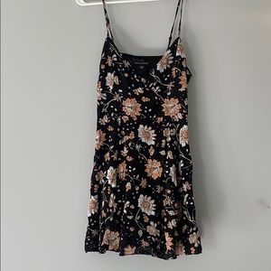 AMERICAN EAGLE floral dress! In perfect condition